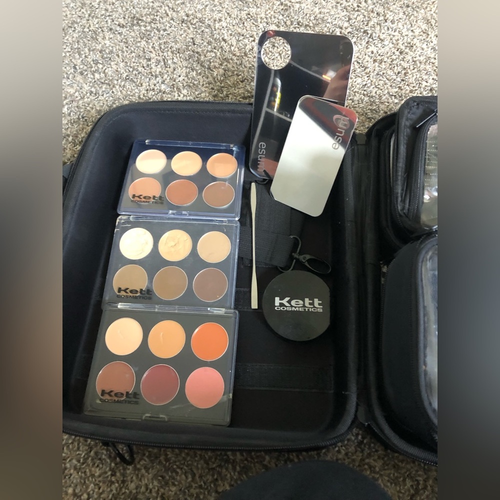 Muse Professional Makeup Kit